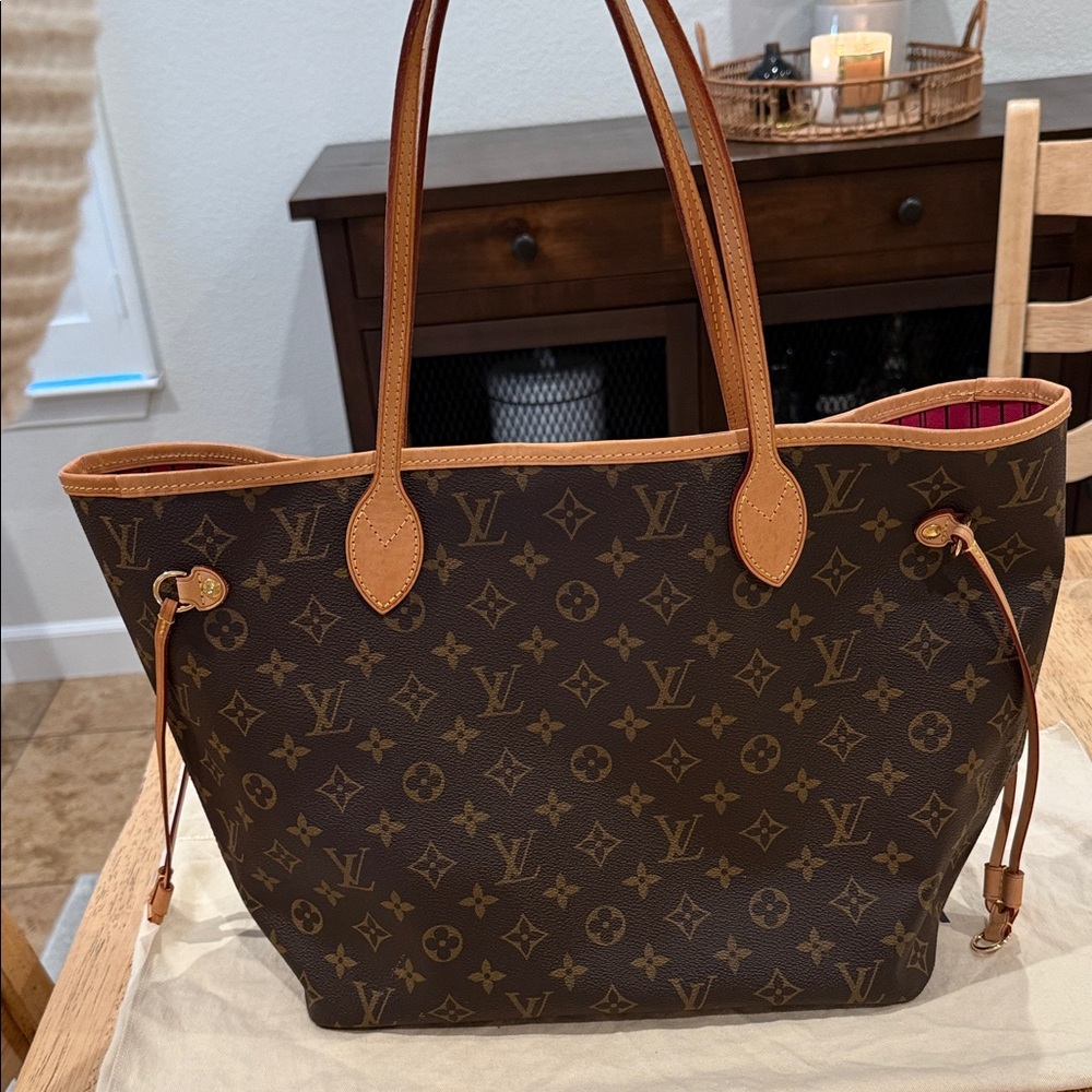 Louis Vuitton Neverfull MM 
 Brown Monogram Tote with Pink Interior - Picture 9 of 14